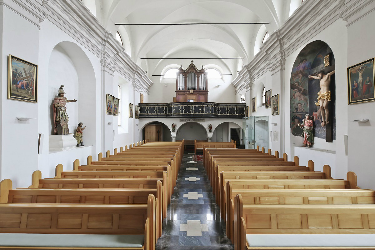 Interior with the late-17th-century choir loft