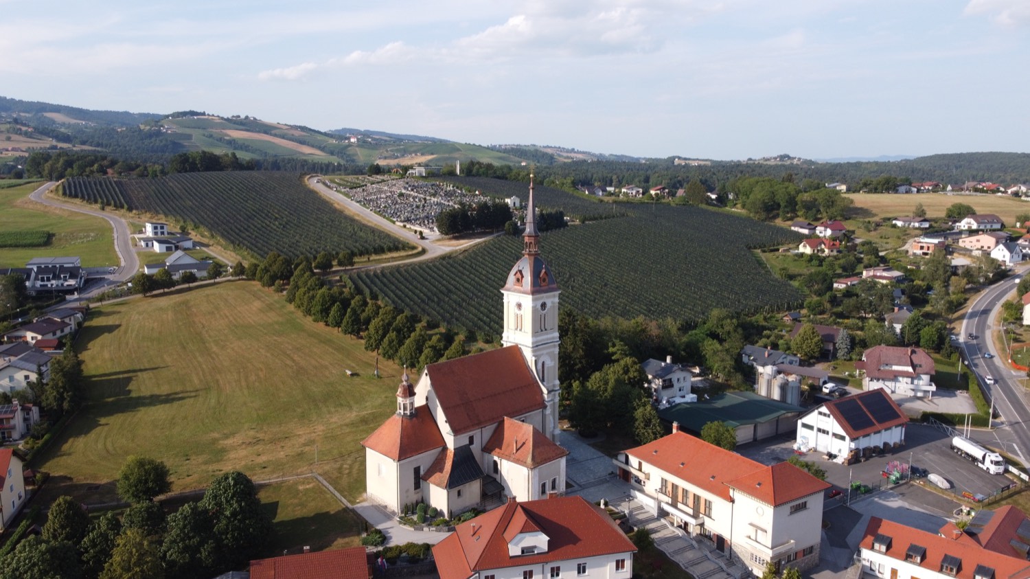 Župnijska cerkev sv. Jerneja apostola